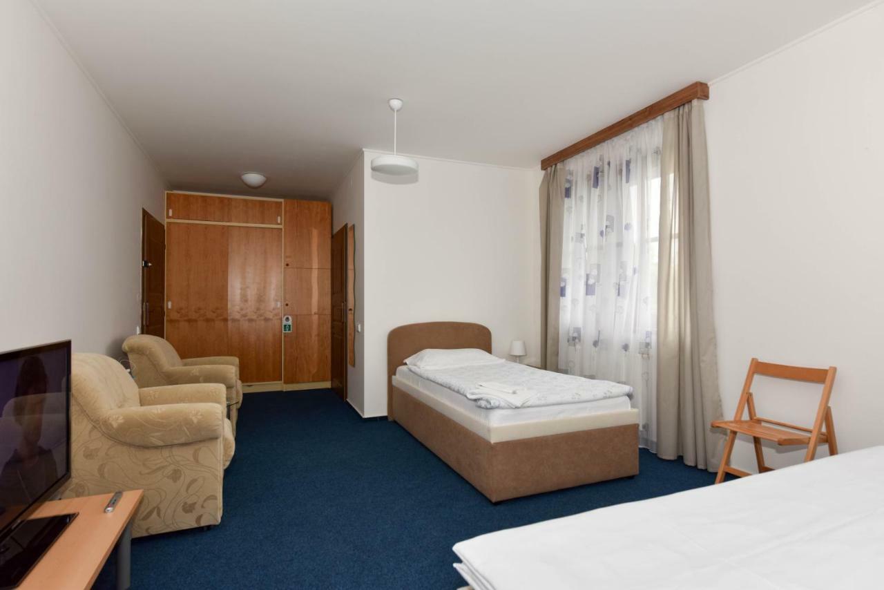 Hotel Trilobit Veseli nad Luznici Exterior photo
